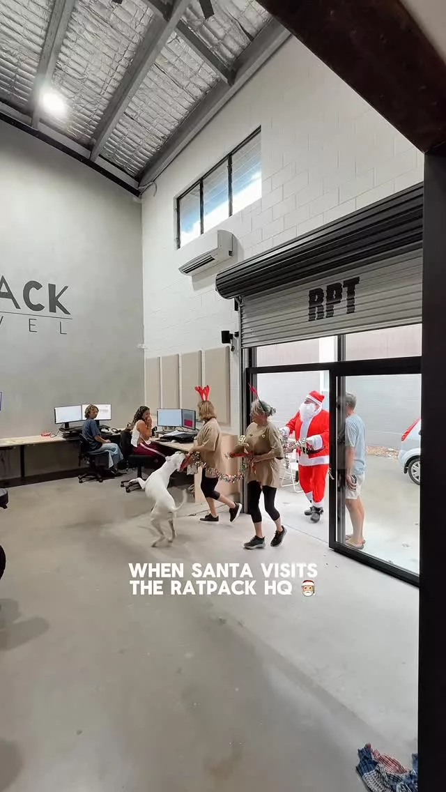 We had a surprise visitor today in the office delivering the team some presents and bringing all the festive feels 🎅🏼🎄🎁 🍻🍷🍫