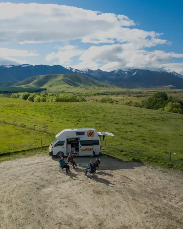 Why not shake up your travel plans and hit the open road in New Zealand next year?Think epic mountain passes, hidden beaches, lush forests, and roadside stops that’ll have you snapping pics non-stop.Pack your mates, load up the camper, crank the tunes, and get ready for a road trip of a lifetime yewwww 🤙