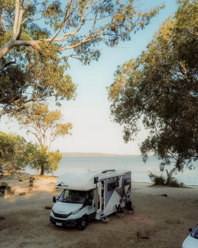 Just you, the van and the view 🤙 No crowds. No stress. Just freedom.Who's up for it? Get in touch now to find out more about booking a campervan for your Aussie roadie 🚌