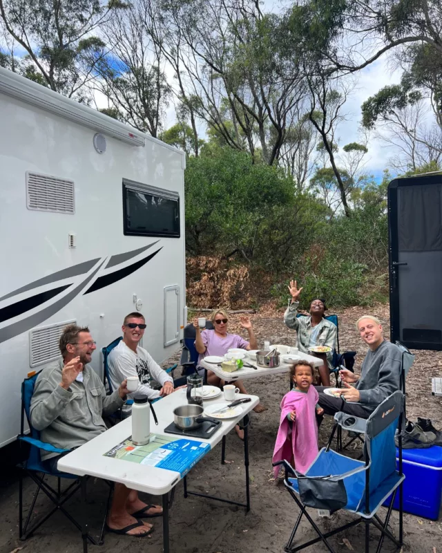 Who said travelling with the whole fam wasn’t cool?! 😎With campervans for all group sizes, you can hit the road together and make memories that’ll last foreverrrrr!!Not sure which van’s the one for you? Chat with the RatPack crew and we’ll help you find your perfect fit 🚌🚌🚌