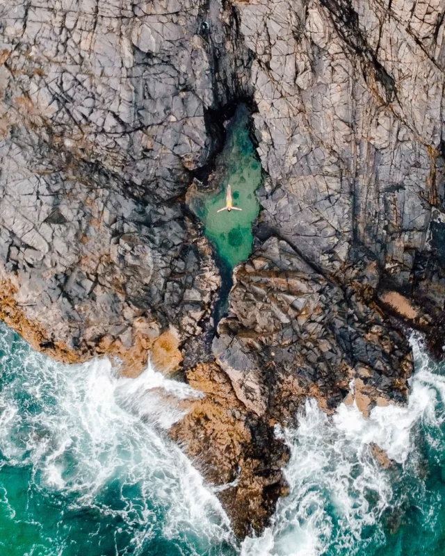 We're all about finding the hidden gems >>> and then handing them straight to you 🤙Oz is full of epic sea pools - some you'd never stumble across without a little insider help.Want more? Ask us, or grab our FREE Google Map with all the hot spots across Oz, NZ and Tassie (link in bio).
