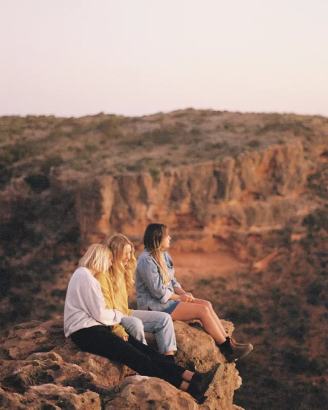 Worried about travelling solo? 😎Don’t be >>> who knows who you’ll meet along the way! Your people are out there, and adventure’s waiting 🚌