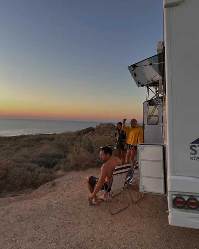 WA sunsets, your best mates and an EPIC set of wheels >>> name a better combo 😍
